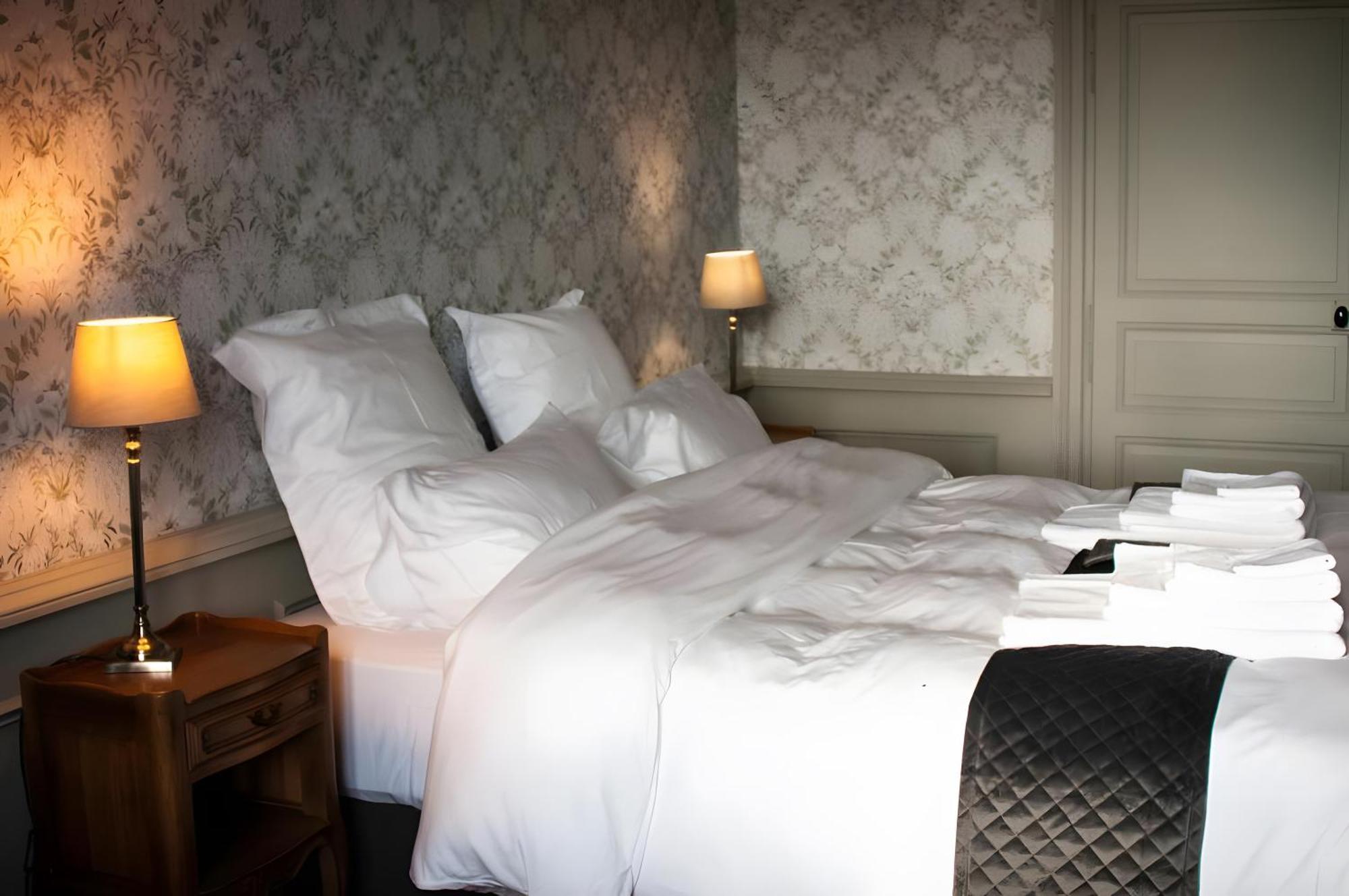 Domaine De La Briouse Bed & Breakfast Sanxay Bagian luar foto