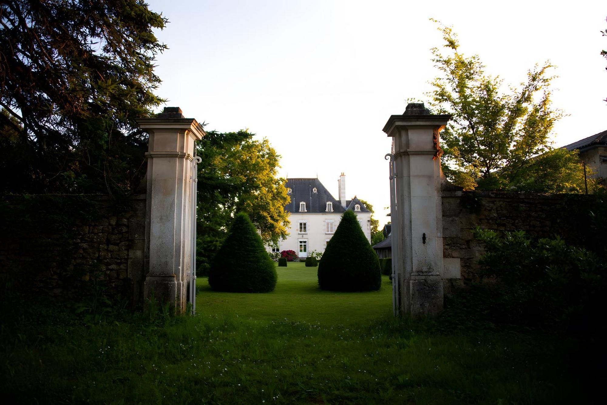 Domaine De La Briouse Bed & Breakfast Sanxay Bagian luar foto
