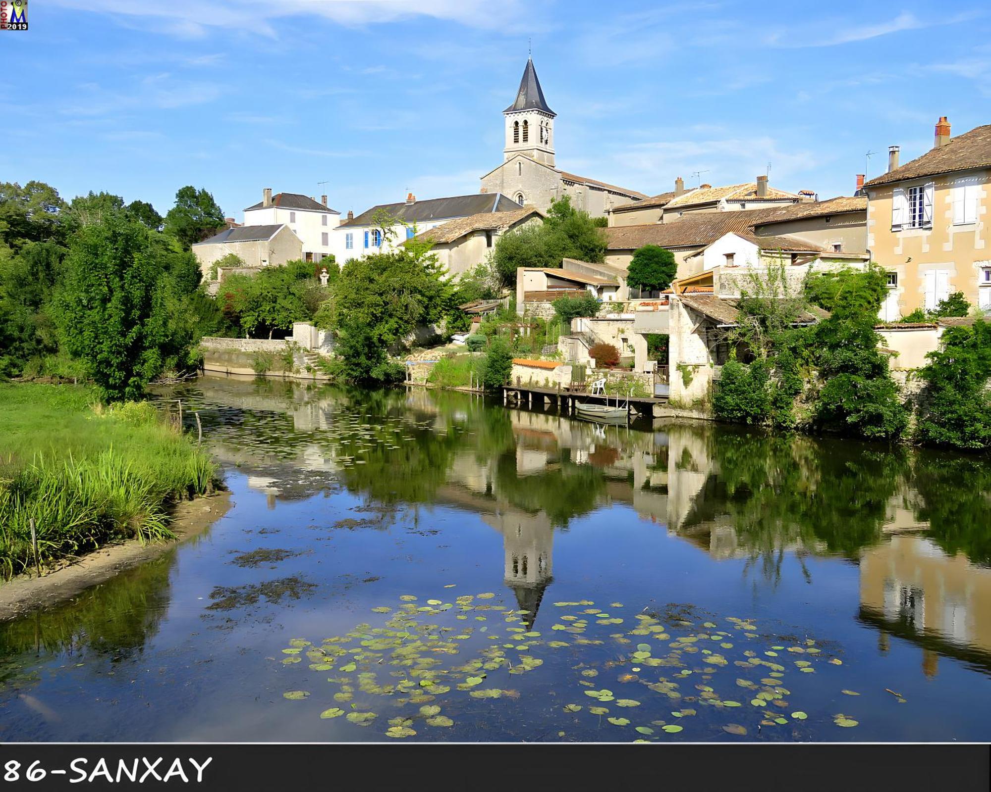 Domaine De La Briouse Bed & Breakfast Sanxay Bagian luar foto