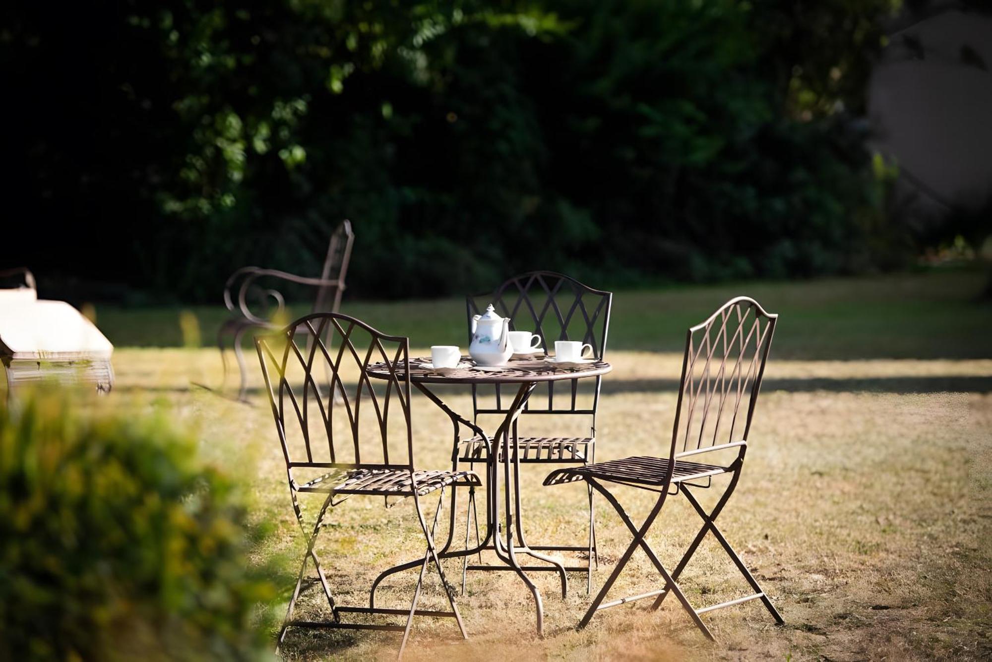 Domaine De La Briouse Bed & Breakfast Sanxay Bagian luar foto